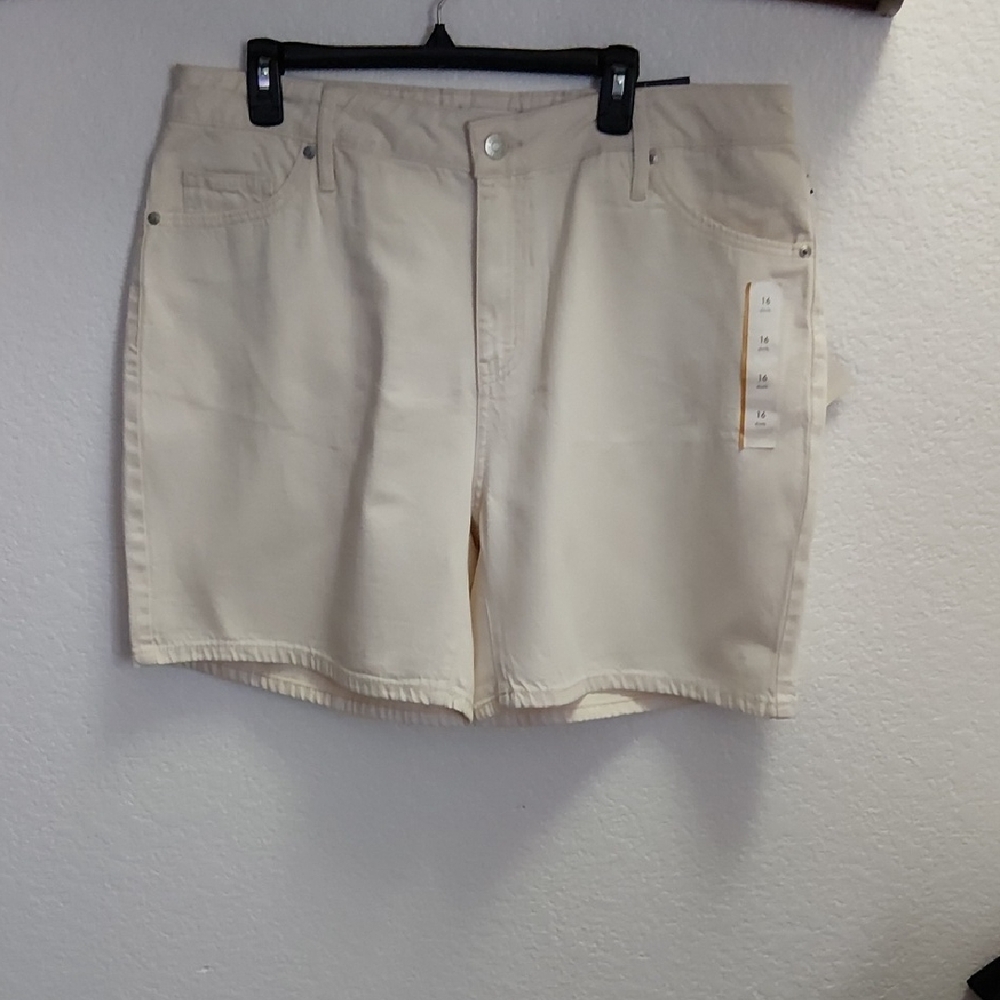 Ava & Viv Women's Cream Shorts